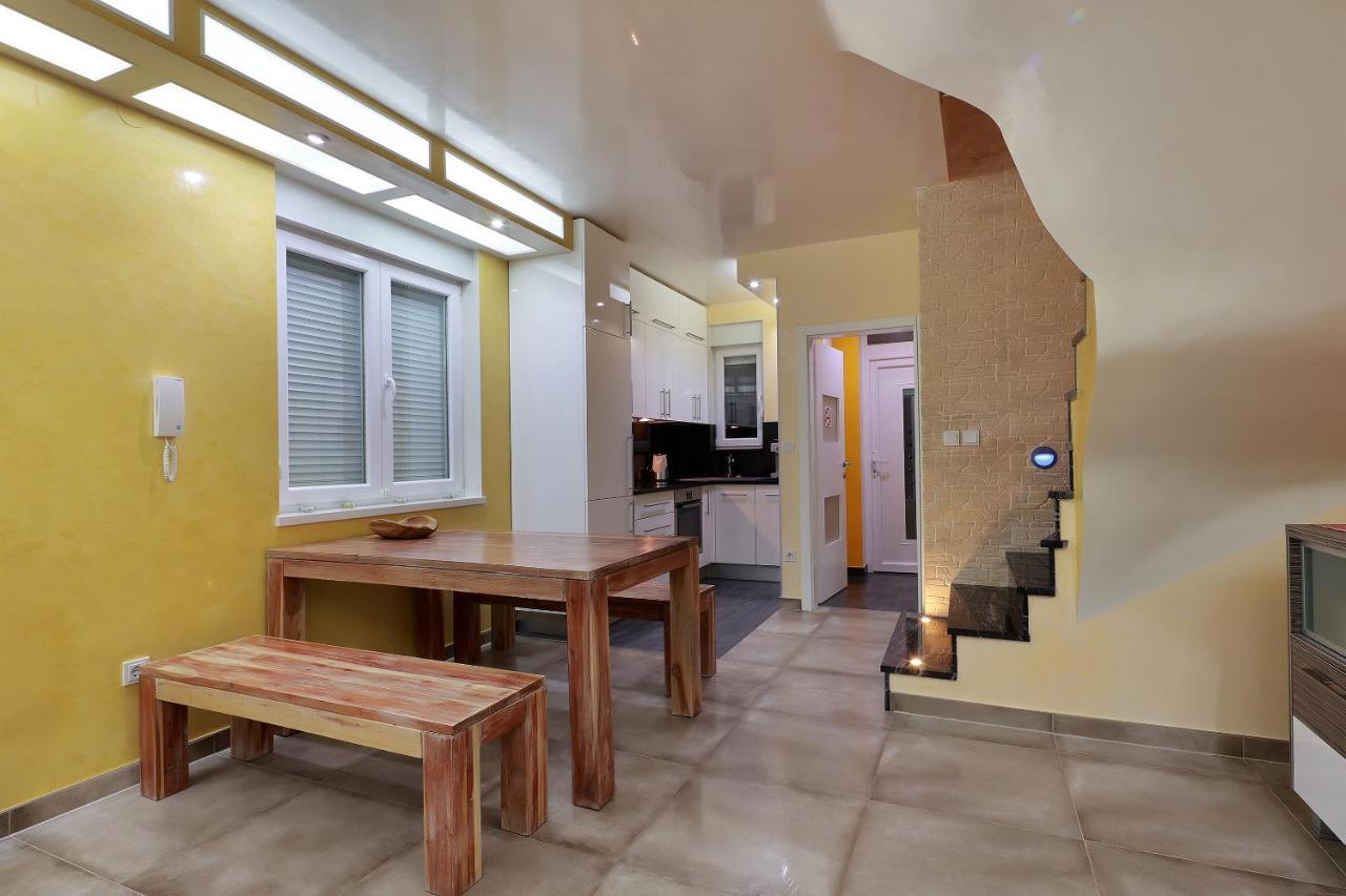 Villa Mainz Novalja Exteriör bild