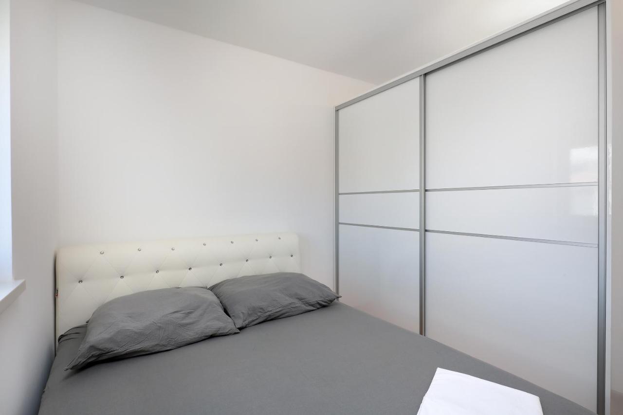 Villa Mainz Novalja Exteriör bild