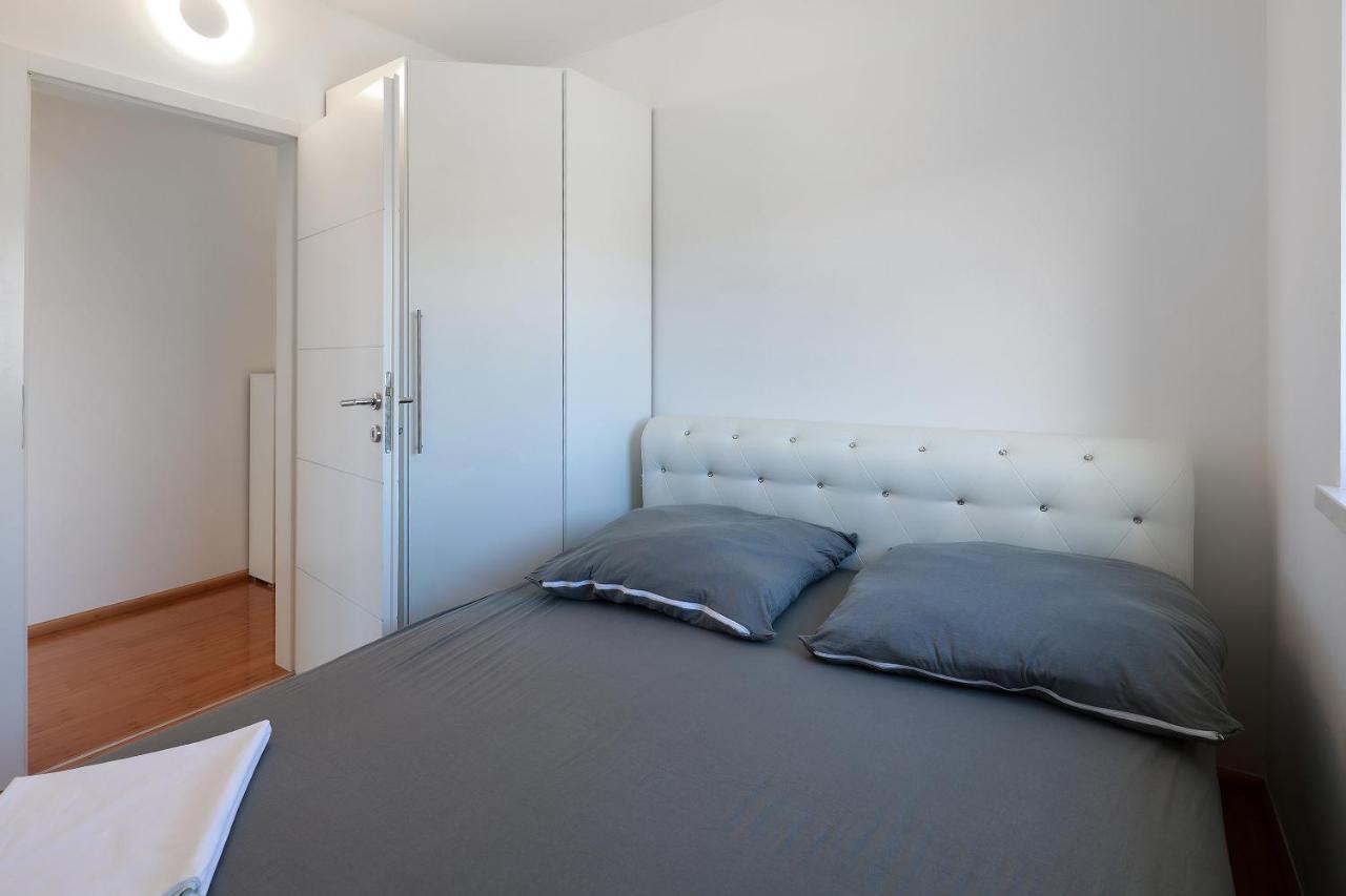 Villa Mainz Novalja Exteriör bild