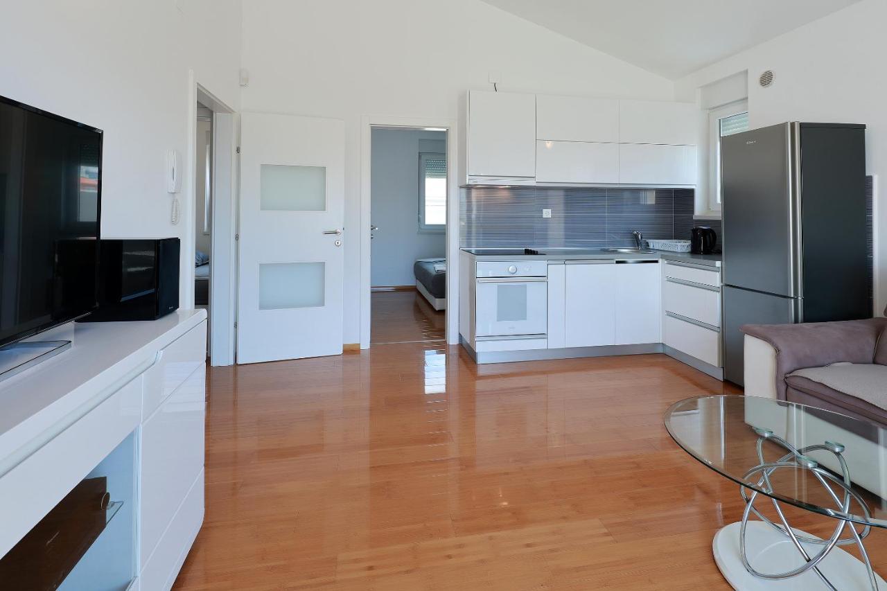 Villa Mainz Novalja Exteriör bild